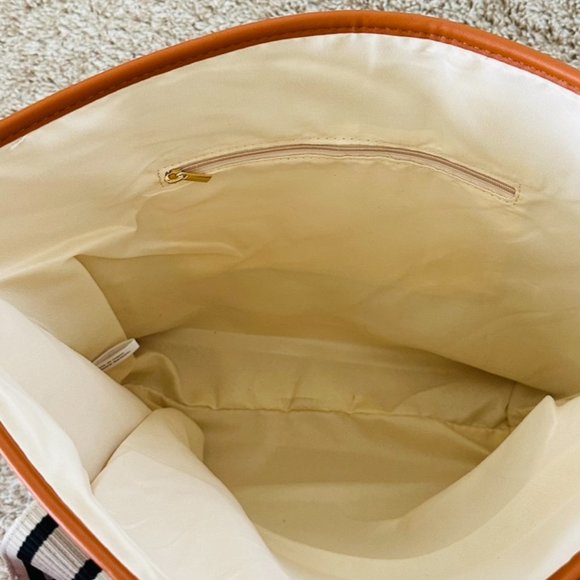 🍓New🍓 Spacious, Lightweight Neiman Marcus Canvas Tote - Brown Stripe - Picture 5 of 10